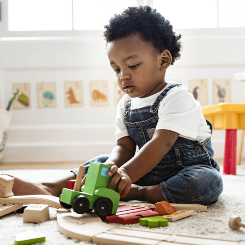 kid-playing-with-train
