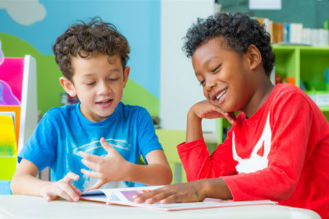 2-kids-reading